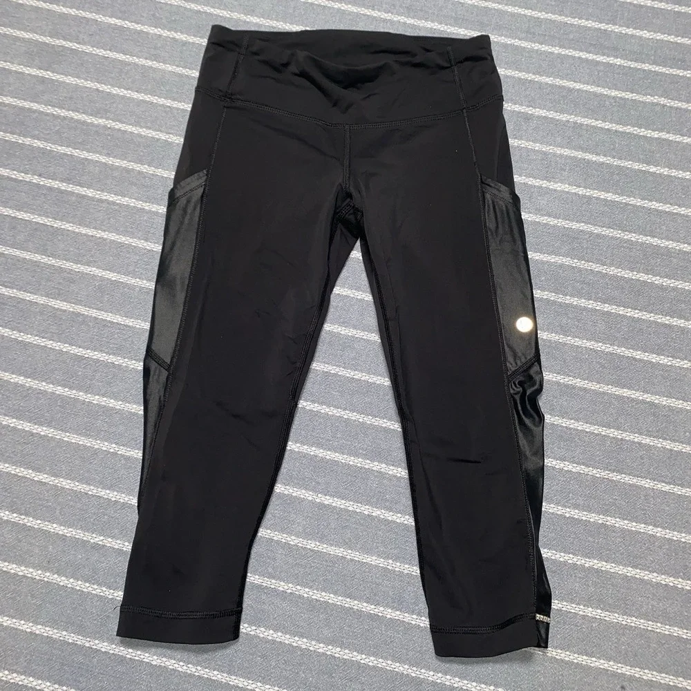 Lululemon Black Cropped Side Ruched Size 4 Women's Athletic